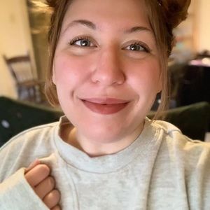 Meet your Posher, Angela